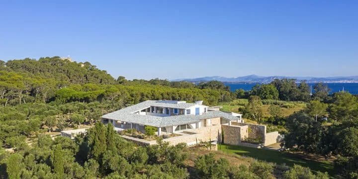 The Carmignac Foundation in Porquerolles