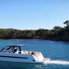 Incentive Var islands by yacht