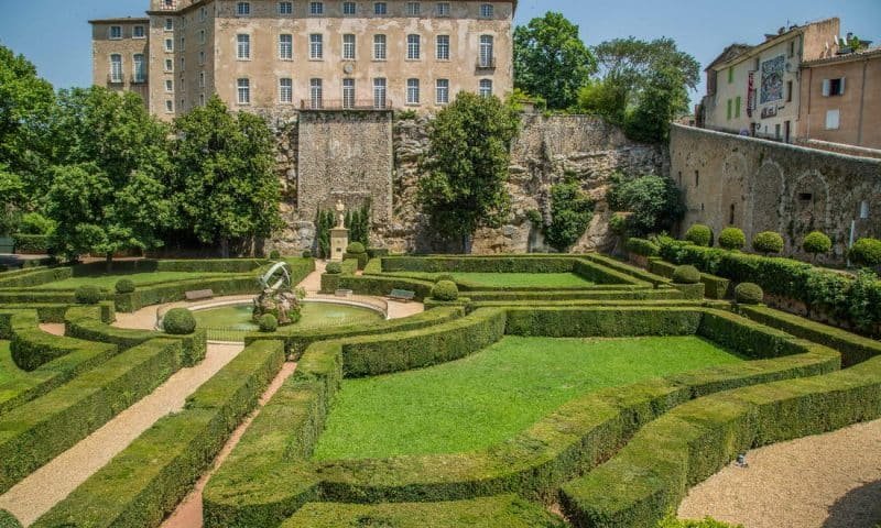 Stadt und Schloss Entrecasteaux, Var, Brignoles
