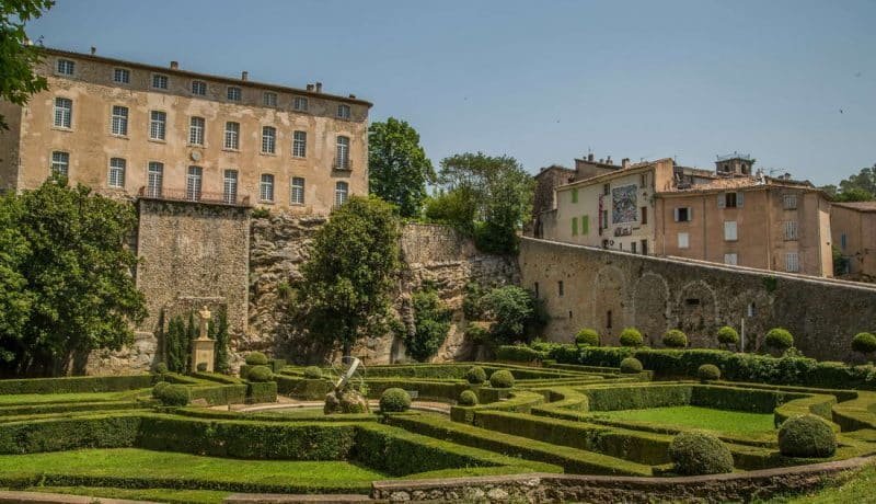 Stadt und Schloss Entrecasteaux, Var, Brignoles